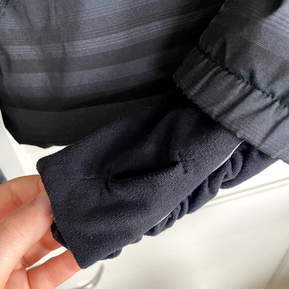 Lululemon Run Hustle Black and Grey Stripe Poncho Jacket Size 8 - Picture 6 of 10